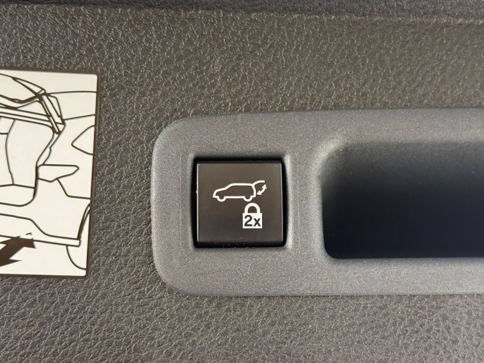 Used 2024 Toyota Sienna XLE FWD image 22