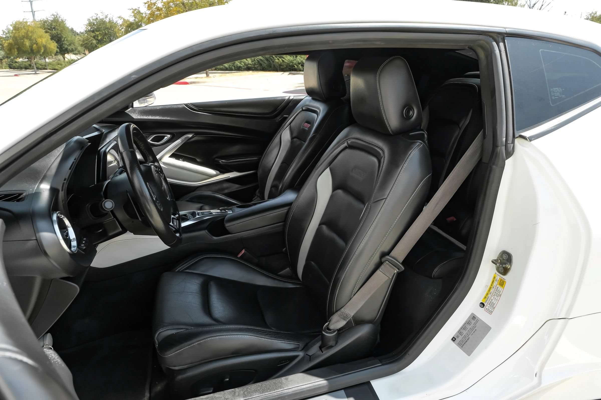 Used 2017 Chevrolet Camaro SS RWD image 31