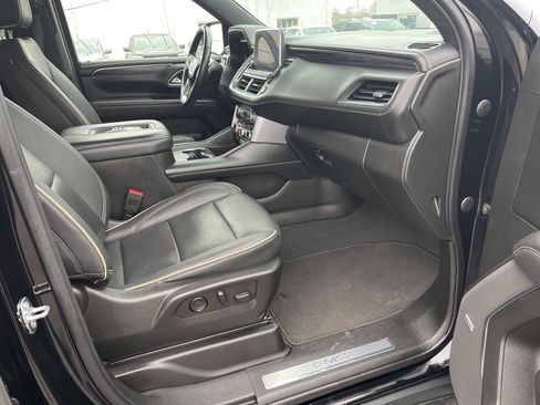 Used 2023 GMC Yukon SLT w/ SLT Luxury Package image 9