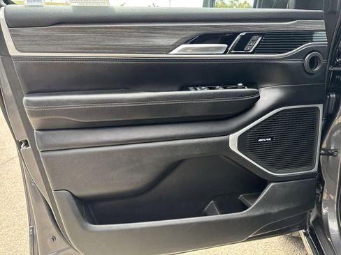 Used 2023 Jeep Wagoneer L Series III w/ Preferred Equipment Group image 21