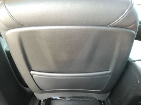 Used 2025 Cadillac XT6 Luxury FWD image 29