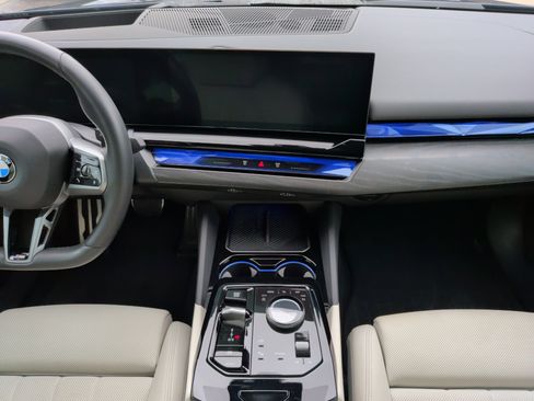Used 2024 BMW 540i xDrive w/ Premium Package AWD/4WD image 33