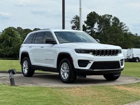 New 2026 Jeep Grand Cherokee Laredo w/ Trailer Tow Package AWD/4WD image 1