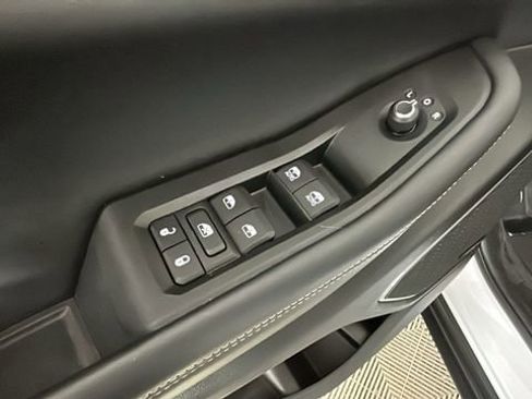 Used 2022 Jeep Grand Cherokee Limited 4xe w/ Luxury Tech Group II AWD/4WD image 11