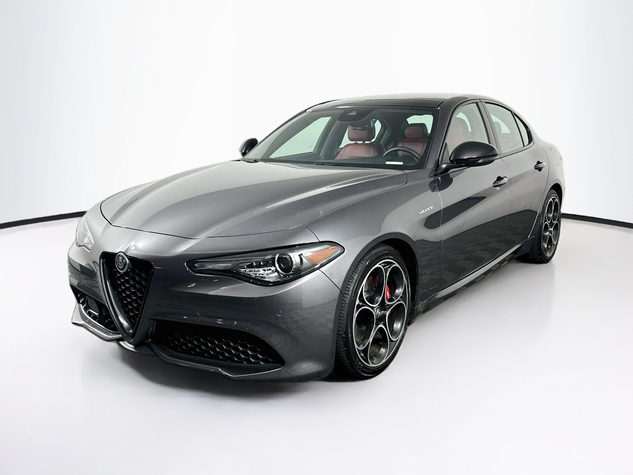 Used 2023 Alfa Romeo Giulia Veloce RWD image 3