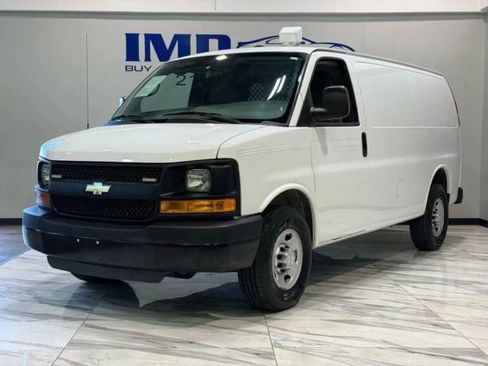 Used 2015 Chevrolet Express 3500 image 1