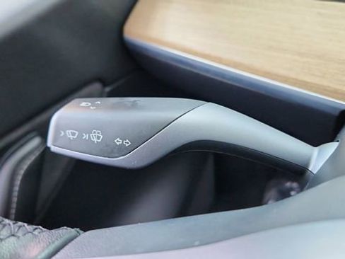 Used 2022 Tesla Model Y Performance image 42