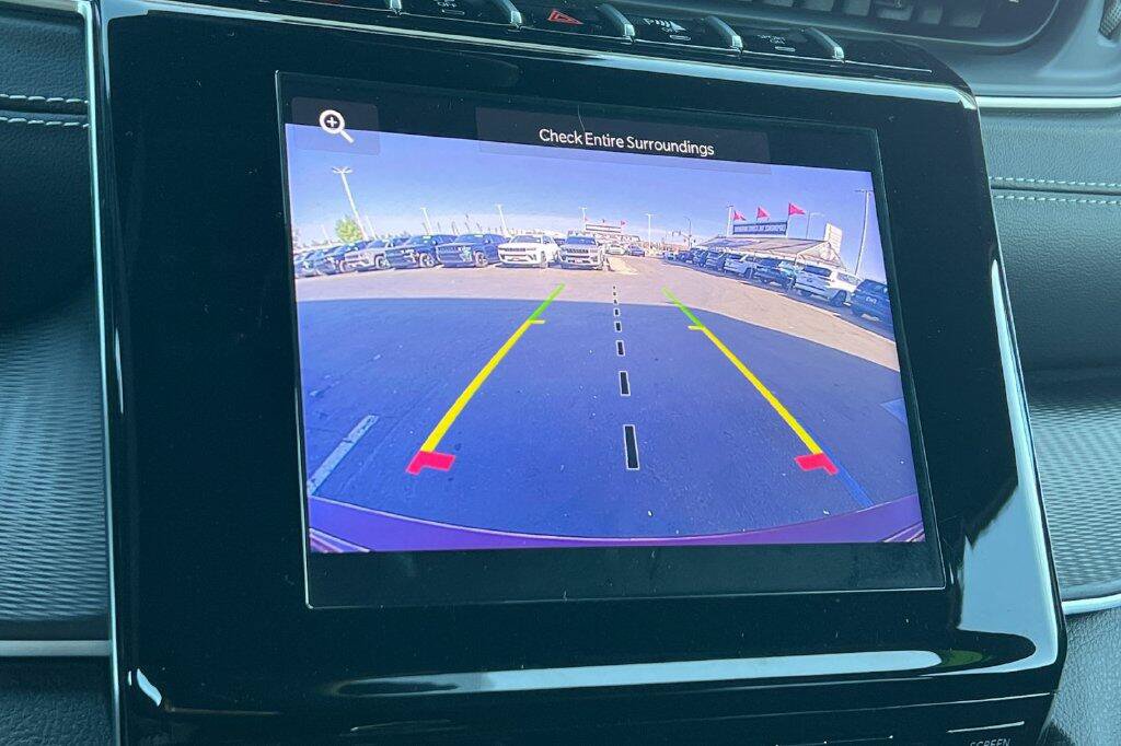 Used 2024 Jeep Grand Cherokee Laredo w/ Luxury Tech Group I RWD image 19
