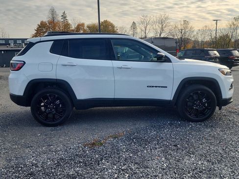 New 2026 Jeep Compass Latitude image 4