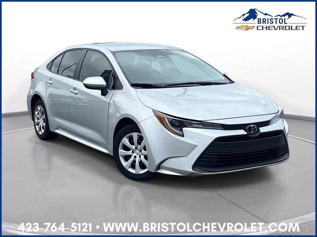 Used 2025 Toyota Corolla LE FWD image 1