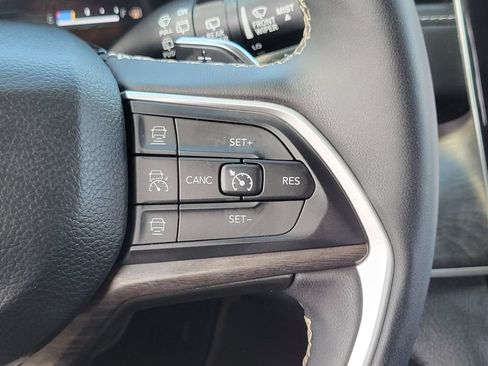 Used 2023 Jeep Grand Cherokee 4WD 4xe image 6