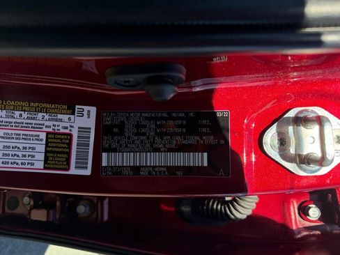 Used 2022 Toyota Highlander XLE AWD/4WD image 36