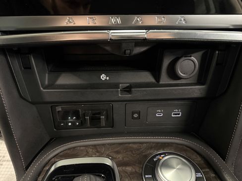Used 2024 Nissan Armada Platinum w/ Captain's Chairs Package image 17
