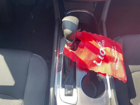 Used 2022 Chevrolet Malibu LT image 9