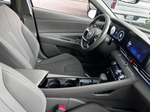 Used 2025 Hyundai Elantra SEL FWD image 19