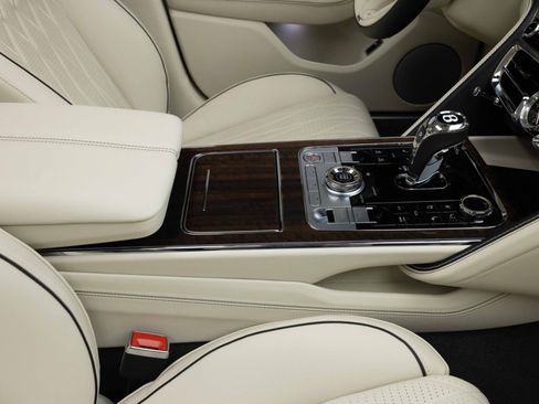 Used 2024 Bentley Flying Spur Azure AWD/4WD image 24