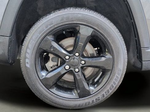 Used 2024 Jeep Grand Cherokee L Laredo AWD/4WD image 30