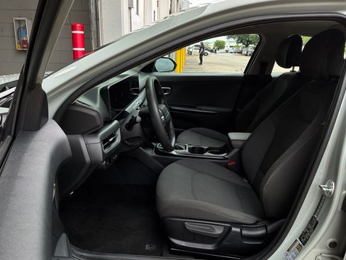 Used 2025 Kia K4 FWD image 10