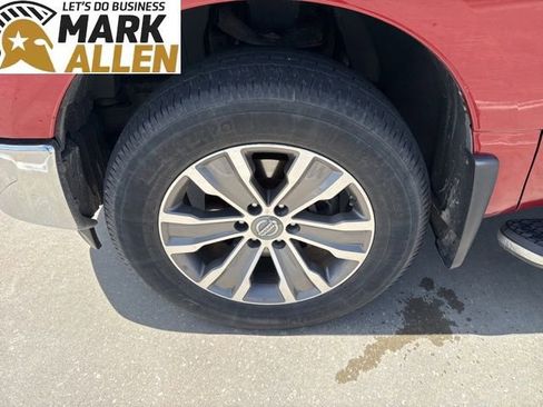 Used 2017 Nissan Titan SL image 7