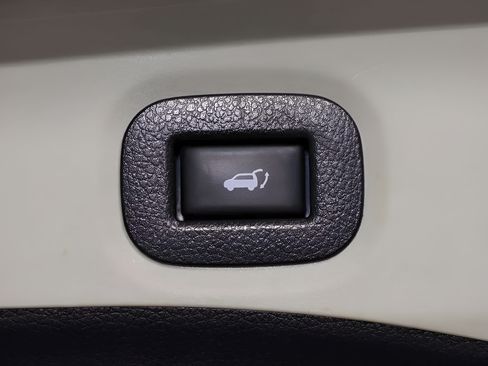 Used 2020 Nissan Rogue SV w/ Premium Package FWD image 11