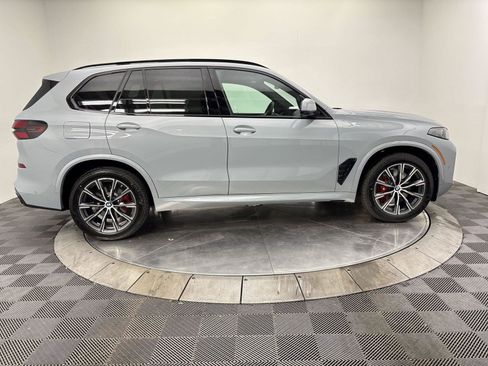New 2026 BMW X5 xDrive40i w/ M Sport Package AWD/4WD image 17