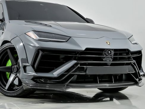 Used 2024 Lamborghini Urus Performante AWD/4WD image 3