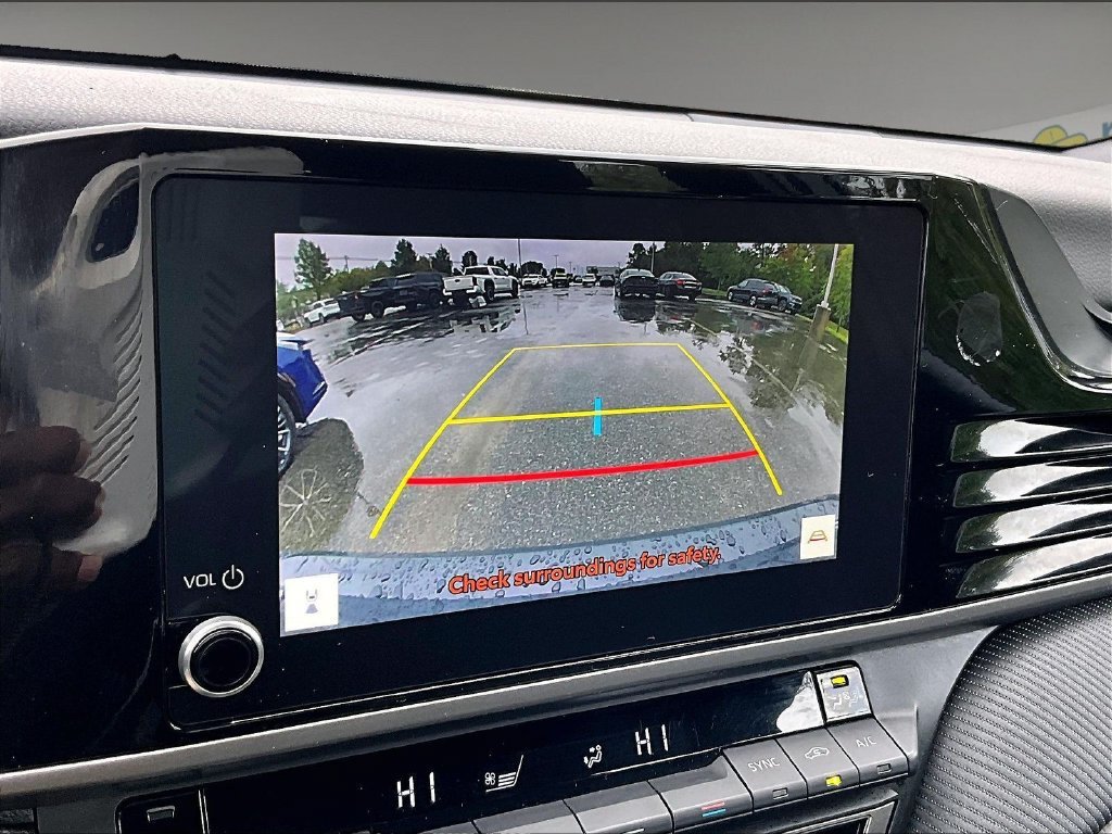 Used 2025 Toyota Camry SE FWD image 19