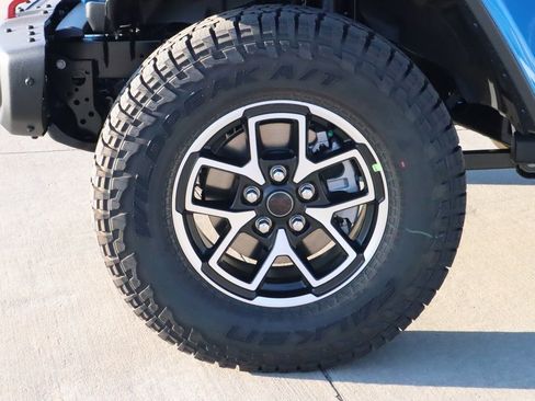 New 2025 Jeep Gladiator Rubicon image 18