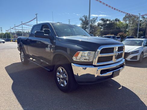 Used 2017 RAM 2500 Tradesman w/ Chrome Appearance Group AWD/4WD image 4