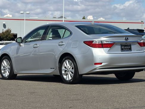 Used 2013 Lexus ES 300h w/ Luxury Pkg FWD image 7