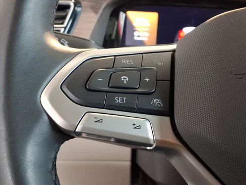 Used 2025 Volkswagen Atlas SEL Premium R-Line image 14