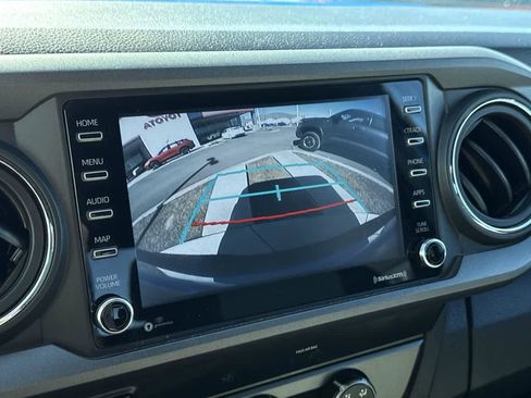 Used 2020 Toyota Tacoma TRD Off-Road w/ Technology Package AWD/4WD image 19