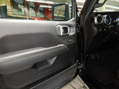 Used 2023 Jeep Wrangler Unlimited Sahara image 12