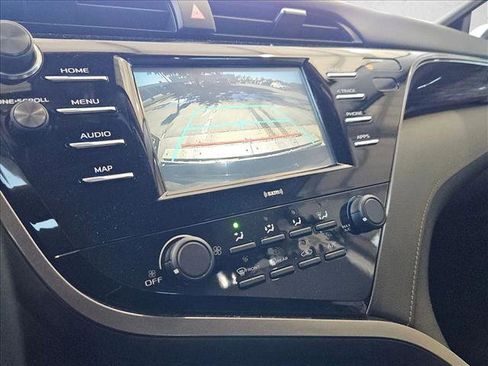 Used 2020 Toyota Camry LE image 9