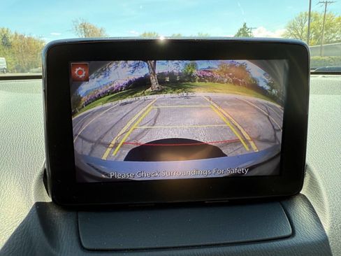 Used 2019 Toyota Yaris LE image 12