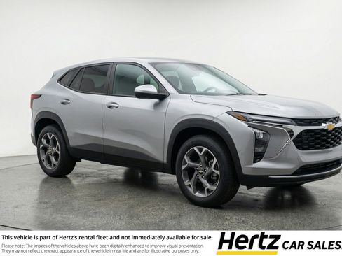 Used 2025 Chevrolet Trax LT FWD image 1