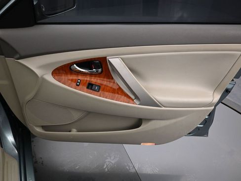 Used 2011 Toyota Camry Hybrid image 35