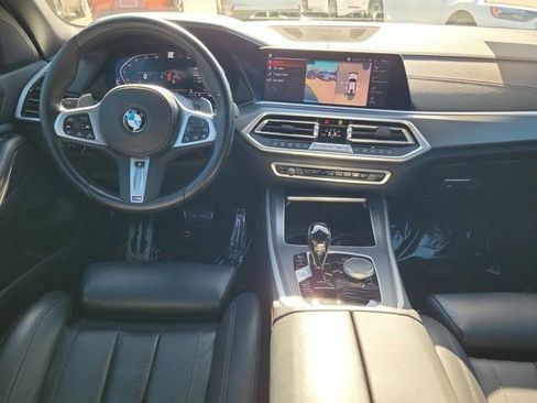 Used 2022 BMW X5 xDrive40i w/ M Sport Package image 2