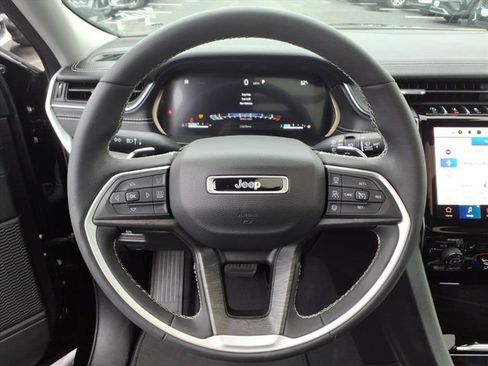 Used 2023 Jeep Grand Cherokee L Limited w/ Black Appearance Package image 19