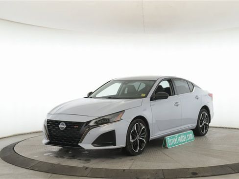 Used 2023 Nissan Altima 2.5 SR image 10