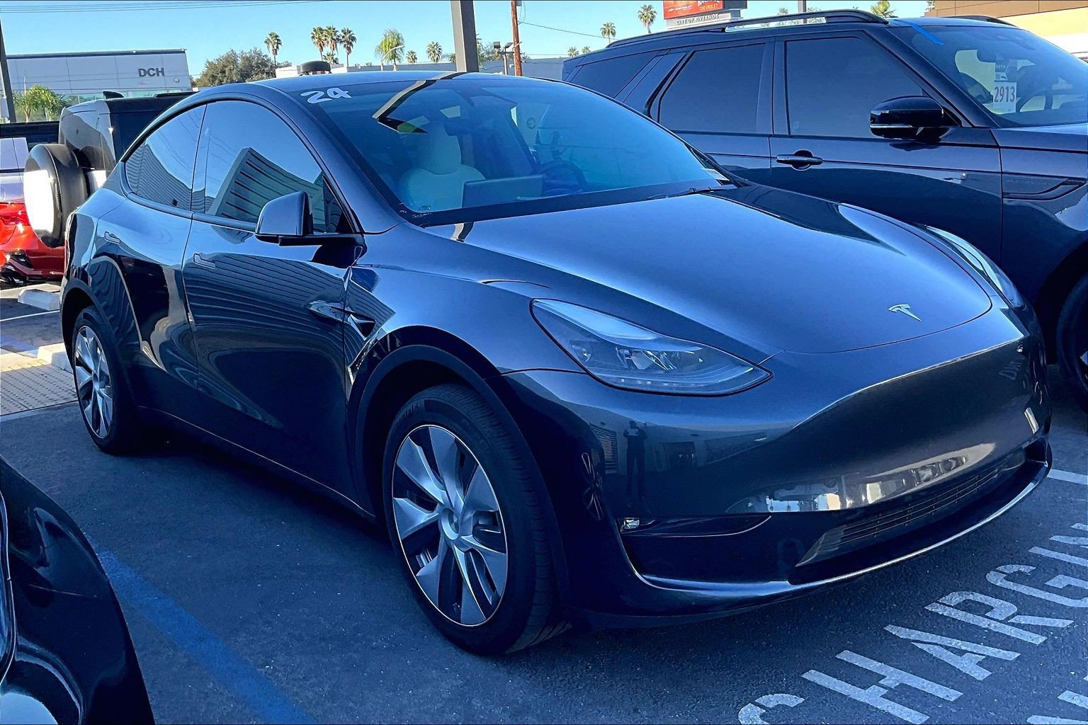 Used 2024 Tesla Model Y Long Range AWD/4WD image 2