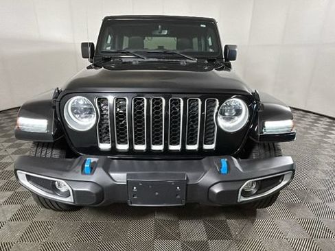 Used 2023 Jeep Wrangler Unlimited Sahara w/ Cold Weather Group AWD/4WD image 7