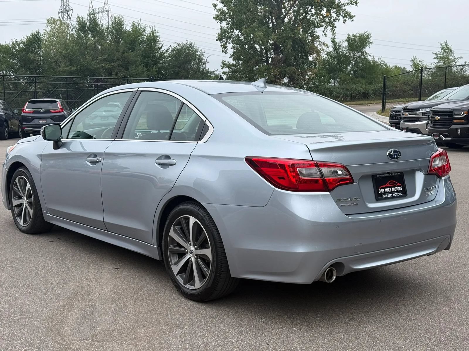Used 2017 Subaru Legacy 2.5i Limited AWD/4WD image 3