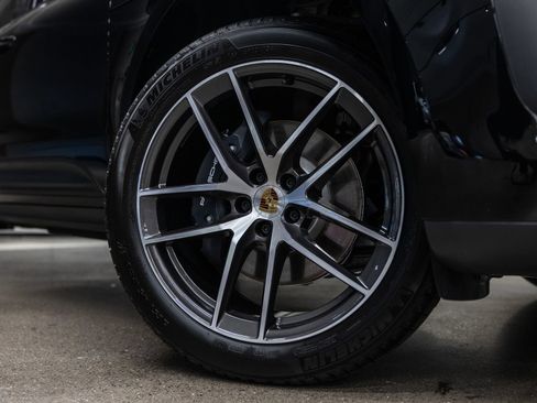 Certified 2026 Porsche Macan AWD/4WD image 17
