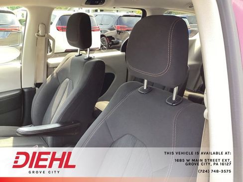 Used 2019 Chrysler Pacifica Touring Plus w/ Cold Weather Group FWD image 21