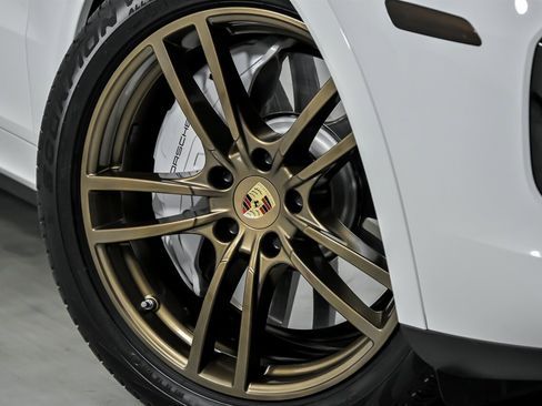 Used 2019 Porsche Cayenne Turbo image 4