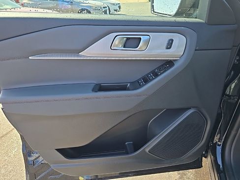 New 2026 Ford Explorer Active w/ Active Comfort Package image 7