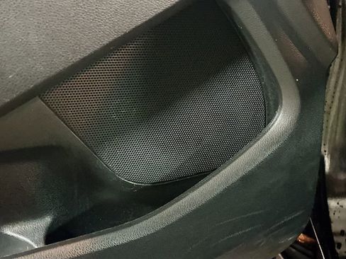 Used 2016 Ford Explorer XLT image 19