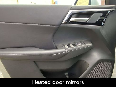 Used 2023 Mitsubishi Outlander SE Black Edition image 14