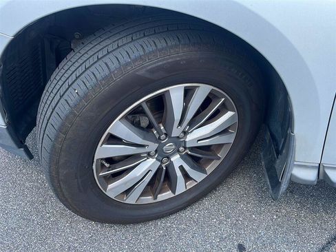 Used 2018 Nissan Pathfinder SV w/ Cargo Package FWD image 4
